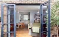 Extension and refurbishment of a small 90s terraced house in Stoke Newington A